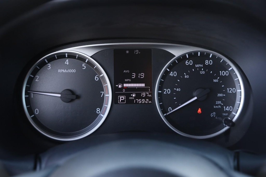 Nissan Kicks Vehicle Full-screen Gallery Image 13