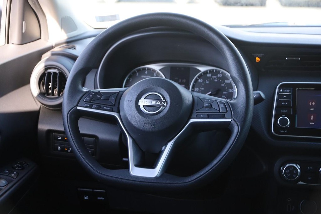Nissan Kicks Vehicle Full-screen Gallery Image 20