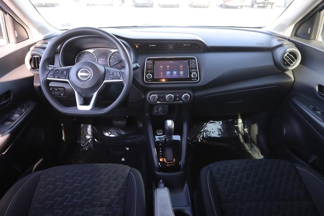 Nissan Kicks Vehicle Image 18