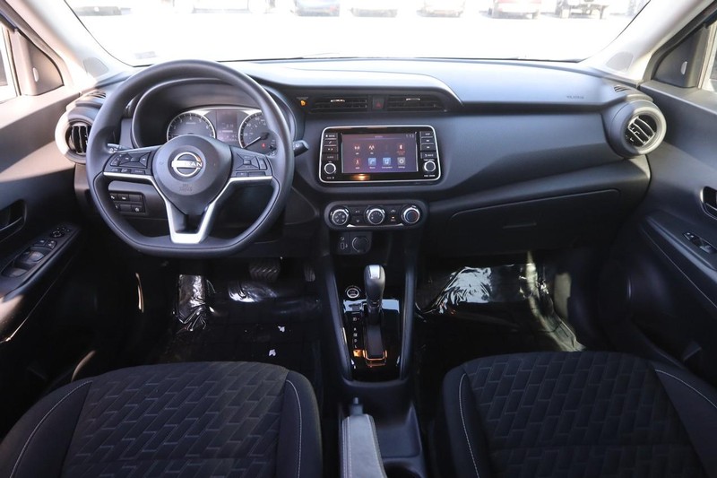 Nissan Kicks Vehicle Image 18