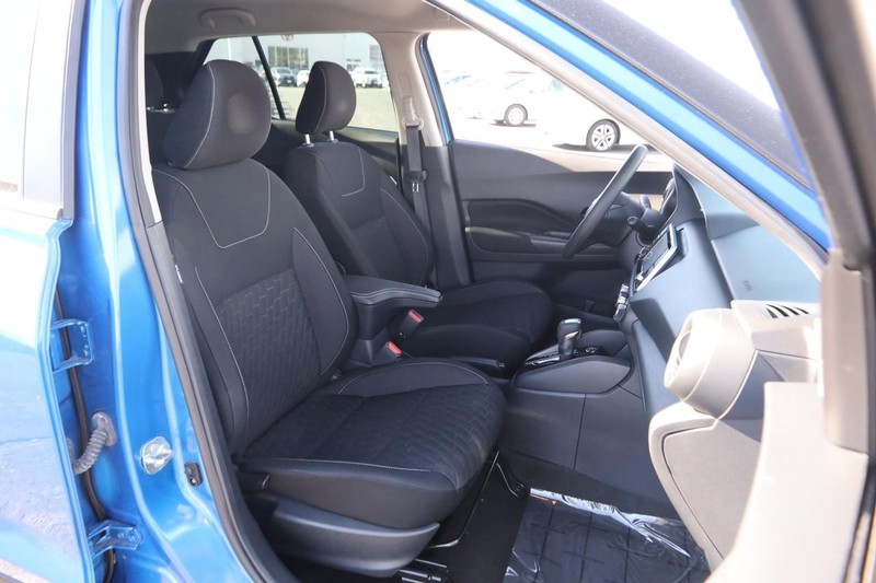 Nissan Kicks Vehicle Image 23