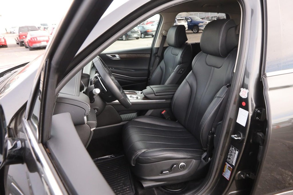 Genesis GV80 Vehicle Full-screen Gallery Image 9