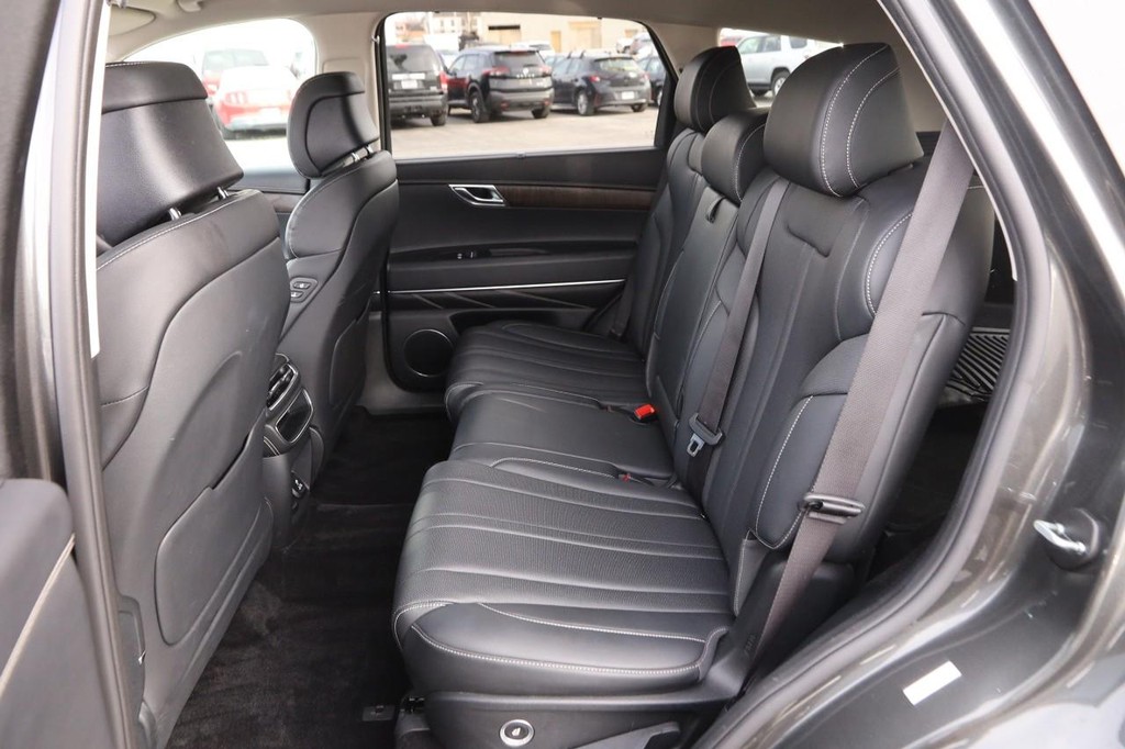 Genesis GV80 Vehicle Full-screen Gallery Image 10