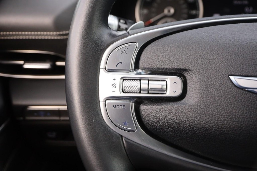 Genesis GV80 Vehicle Full-screen Gallery Image 12