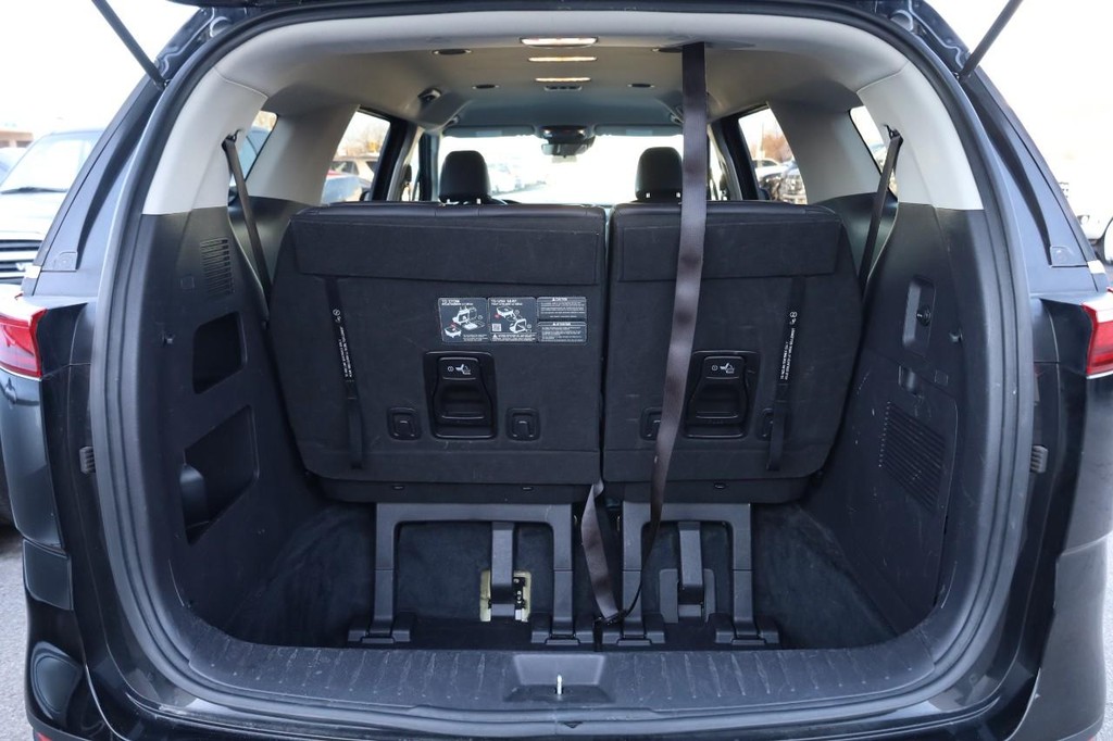 Kia Carnival Vehicle Full-screen Gallery Image 7