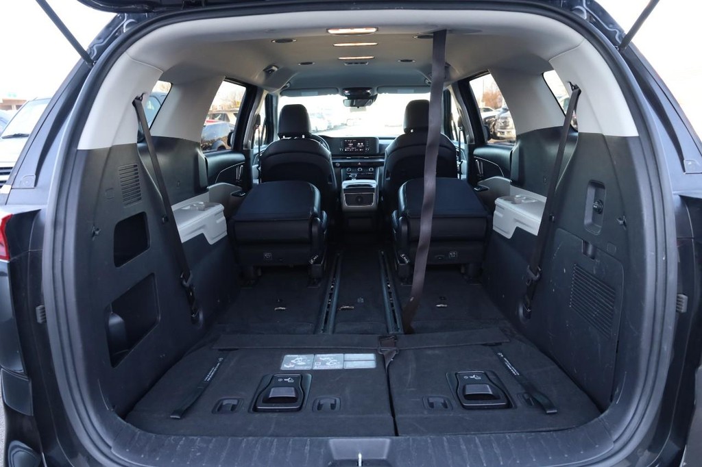 Kia Carnival Vehicle Full-screen Gallery Image 9