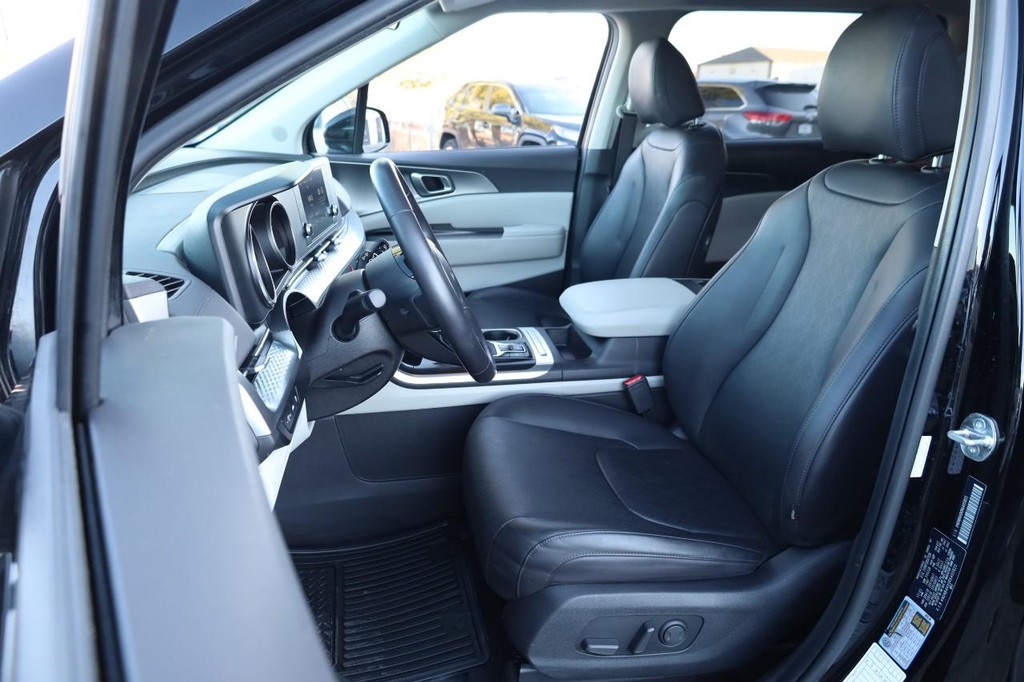 Kia Carnival Vehicle Full-screen Gallery Image 10