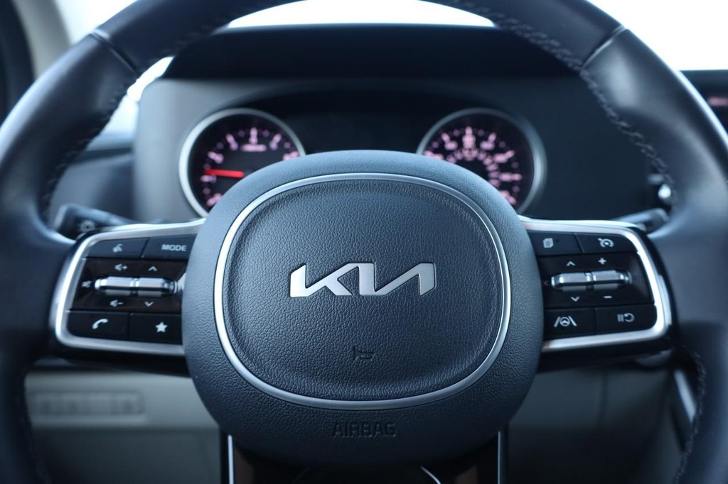 Kia Carnival Vehicle Full-screen Gallery Image 11