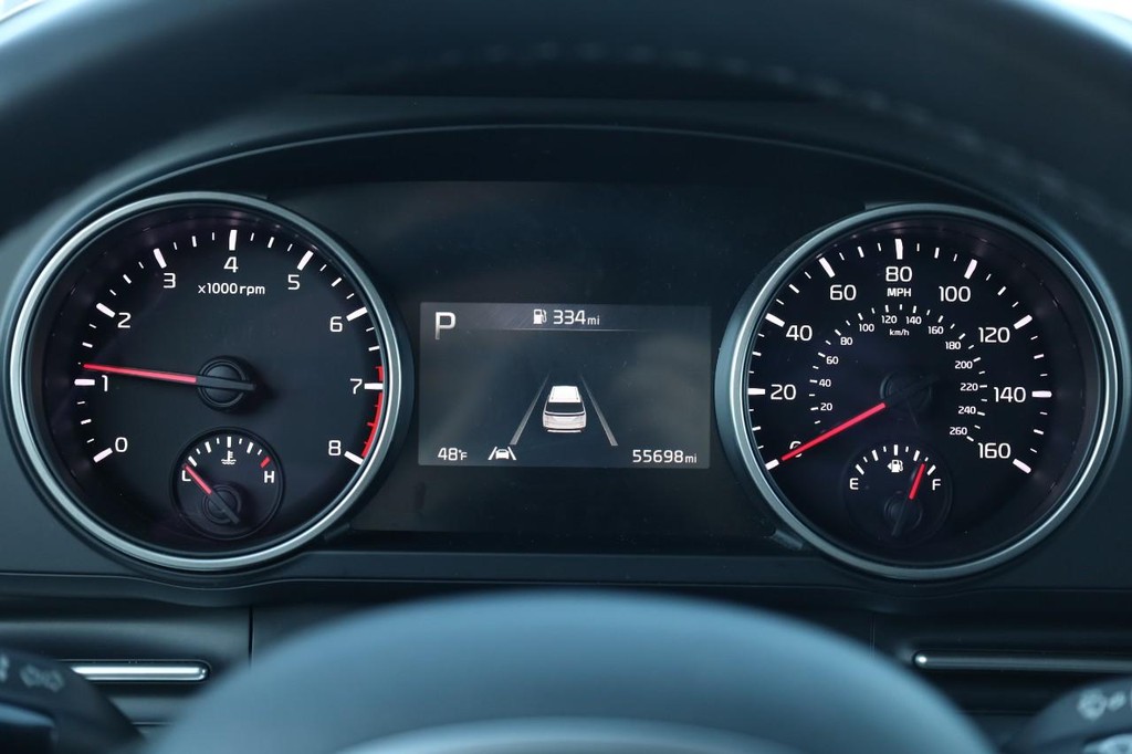 Kia Carnival Vehicle Full-screen Gallery Image 12