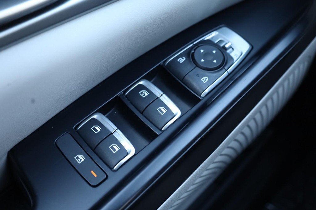 Kia Carnival Vehicle Full-screen Gallery Image 19