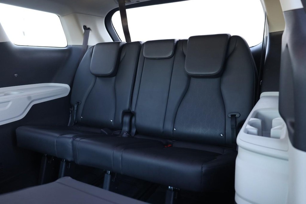 Kia Carnival Vehicle Full-screen Gallery Image 26