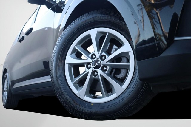 Kia Carnival Vehicle Image 03