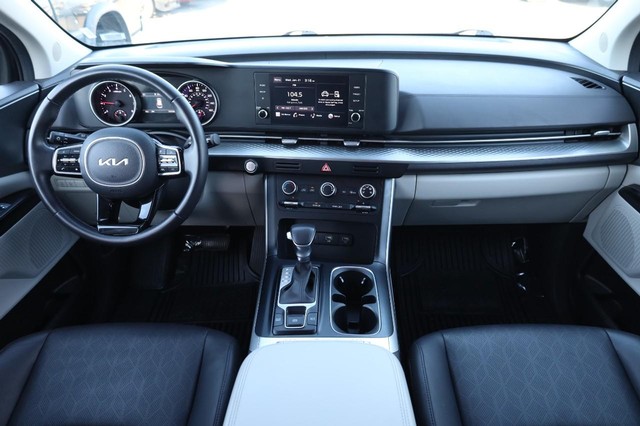 Kia Carnival Vehicle Image 24