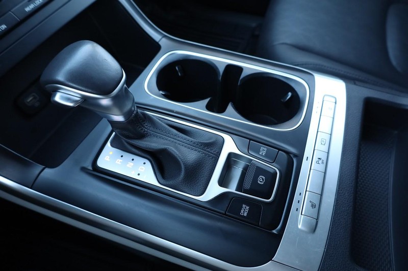 Kia Carnival Vehicle Image 17