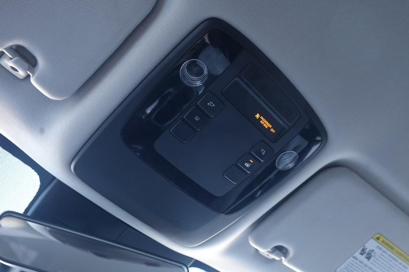 Kia Carnival Vehicle Image 18