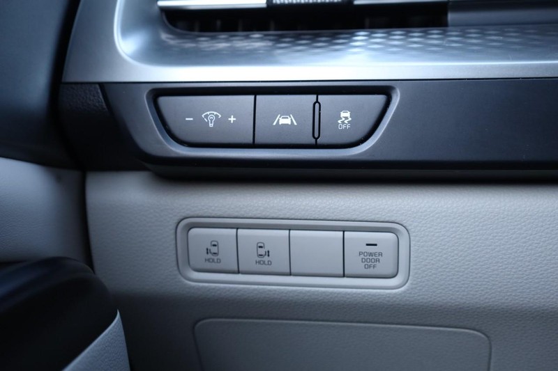 Kia Carnival Vehicle Image 20