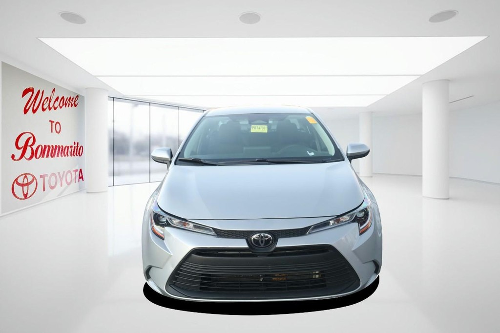 Toyota Corolla Vehicle Full-screen Gallery Image 4