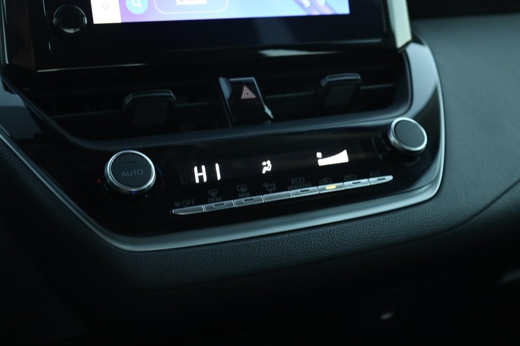 Toyota Corolla Vehicle Full-screen Gallery Image 13