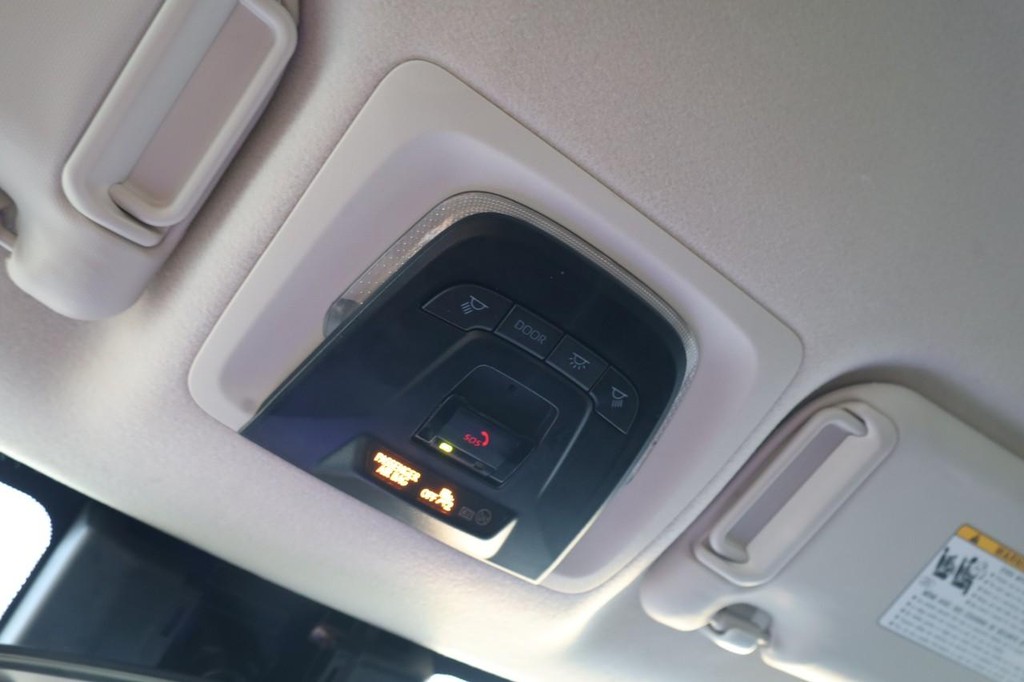 Toyota Corolla Vehicle Full-screen Gallery Image 15