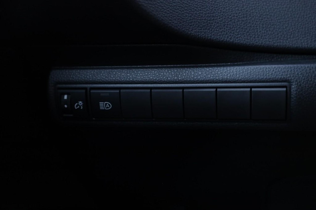 Toyota Corolla Vehicle Full-screen Gallery Image 17