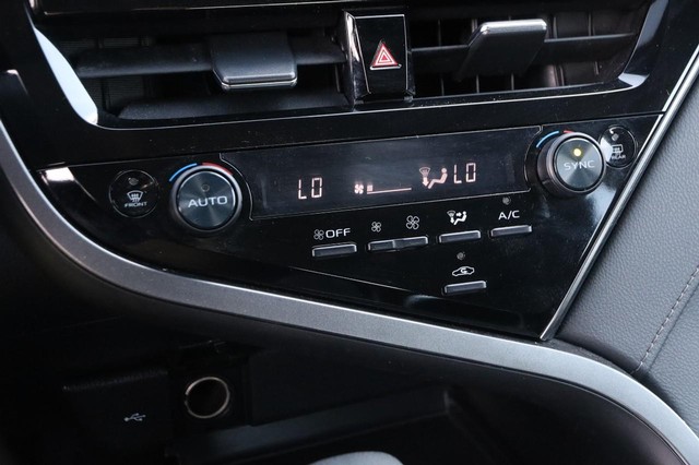 Toyota Camry Vehicle Image 16