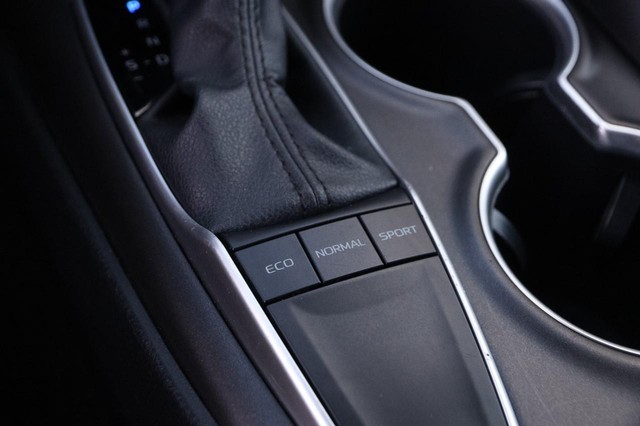 Toyota Camry Vehicle Image 17