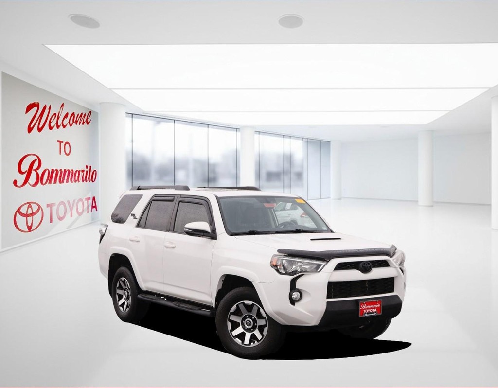 Toyota 4Runner Vehicle Full-screen Gallery Image 2