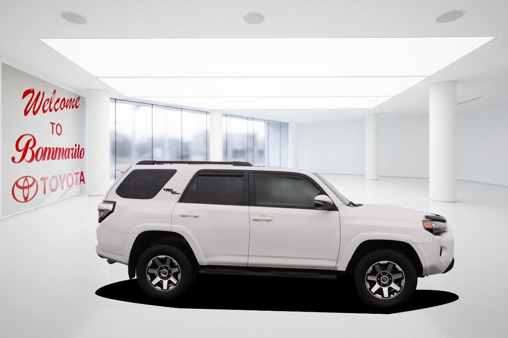 Toyota 4Runner Vehicle Full-screen Gallery Image 5
