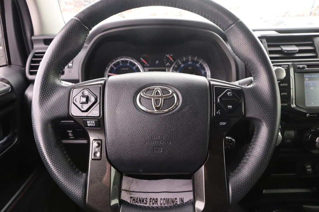 Toyota 4Runner Vehicle Full-screen Gallery Image 11