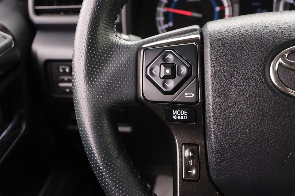 Toyota 4Runner Vehicle Full-screen Gallery Image 12