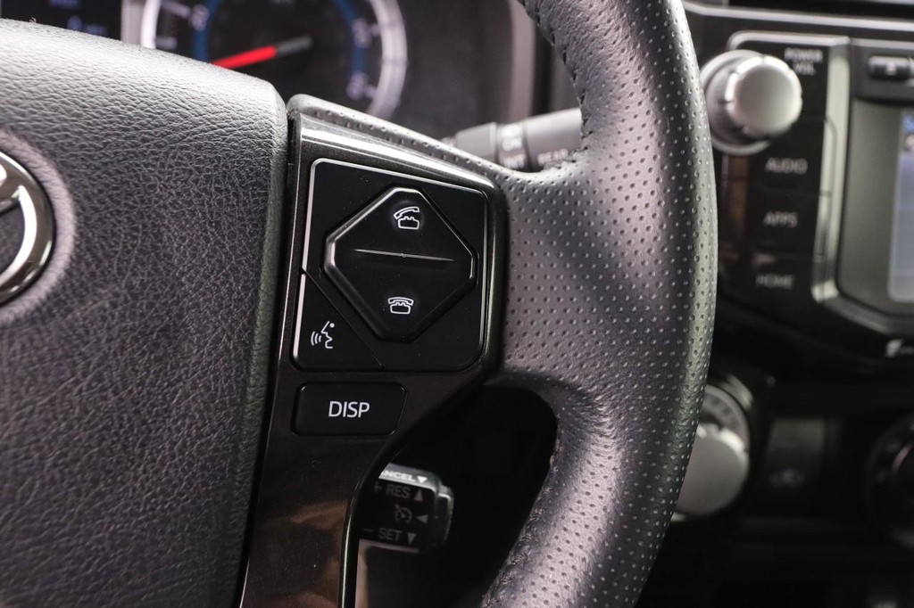 Toyota 4Runner Vehicle Full-screen Gallery Image 13