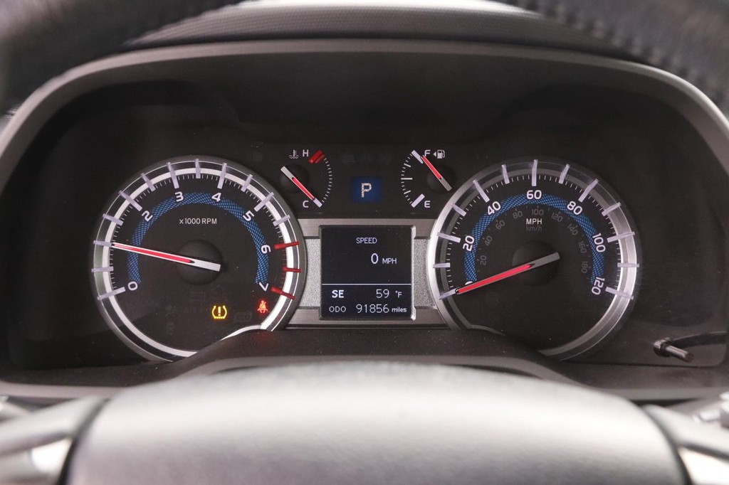 Toyota 4Runner Vehicle Full-screen Gallery Image 14