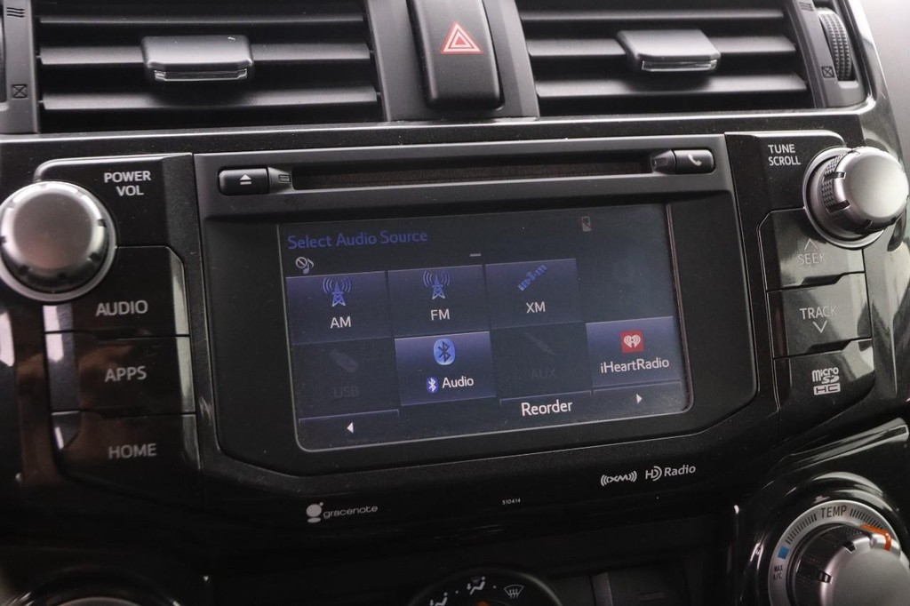 Toyota 4Runner Vehicle Full-screen Gallery Image 16