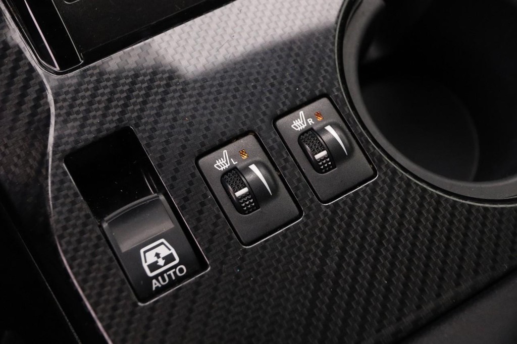 Toyota 4Runner Vehicle Full-screen Gallery Image 20