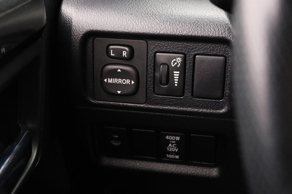 Toyota 4Runner Vehicle Full-screen Gallery Image 21