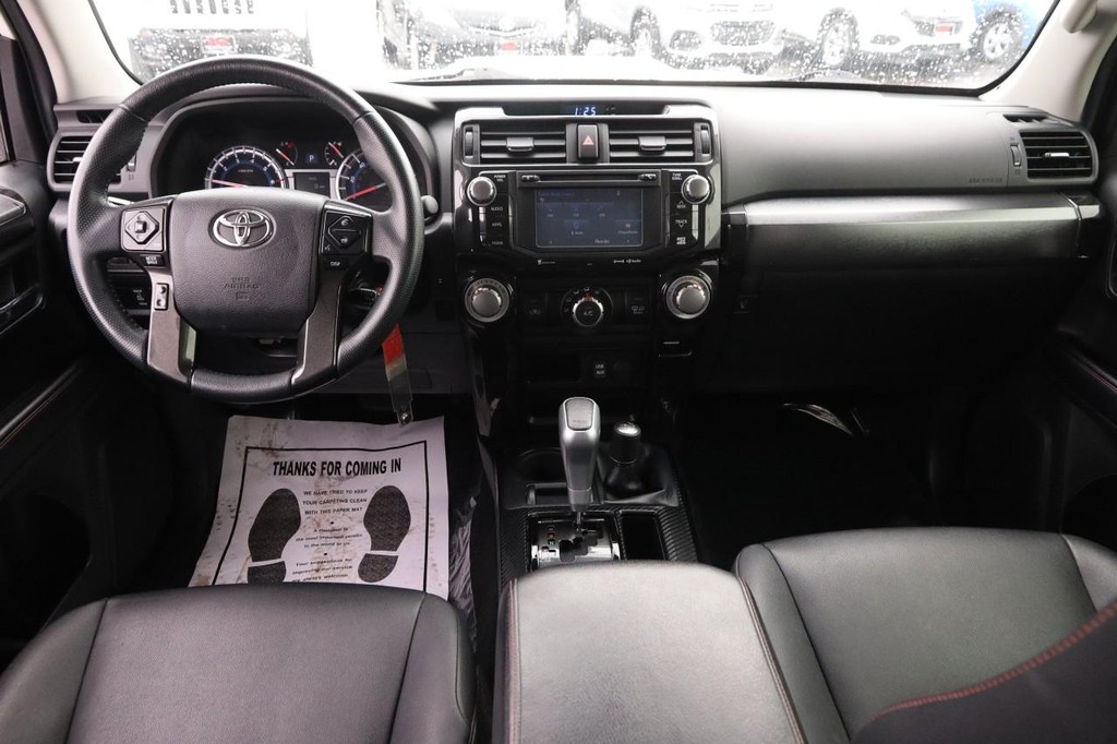 Toyota 4Runner Vehicle Full-screen Gallery Image 22