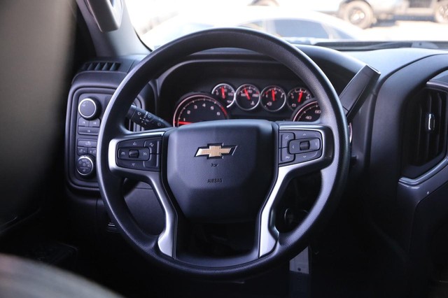 Chevrolet Silverado 2500HD Vehicle Image 19