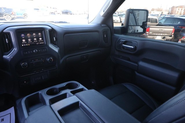 Chevrolet Silverado 2500HD Vehicle Image 21