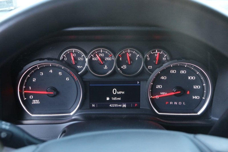 Chevrolet Silverado 2500HD Vehicle Full-screen Gallery Image 12