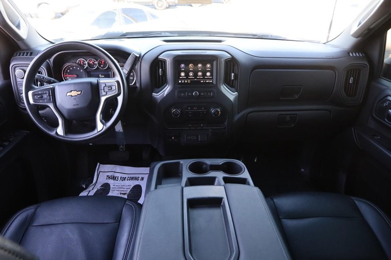 Chevrolet Silverado 2500HD Vehicle Full-screen Gallery Image 17