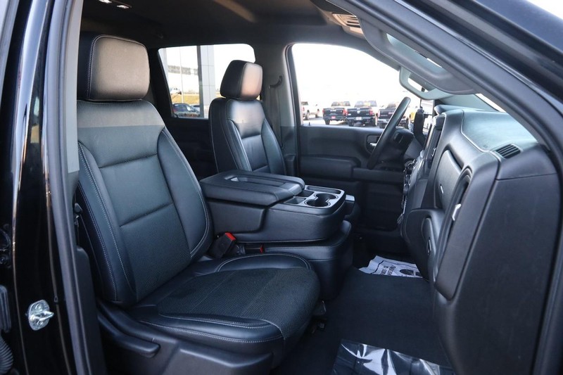 Chevrolet Silverado 2500HD Vehicle Full-screen Gallery Image 22