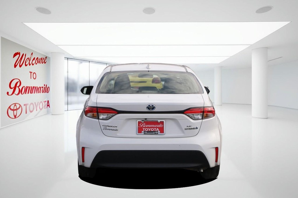 Toyota Corolla Vehicle Full-screen Gallery Image 6