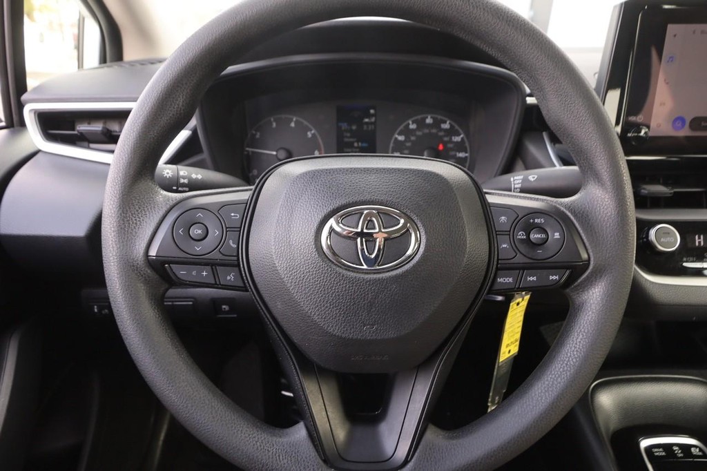 Toyota Corolla Vehicle Full-screen Gallery Image 10