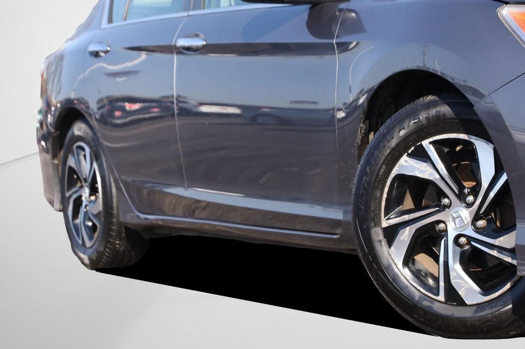 Honda Accord Sedan Vehicle Full-screen Gallery Image 3