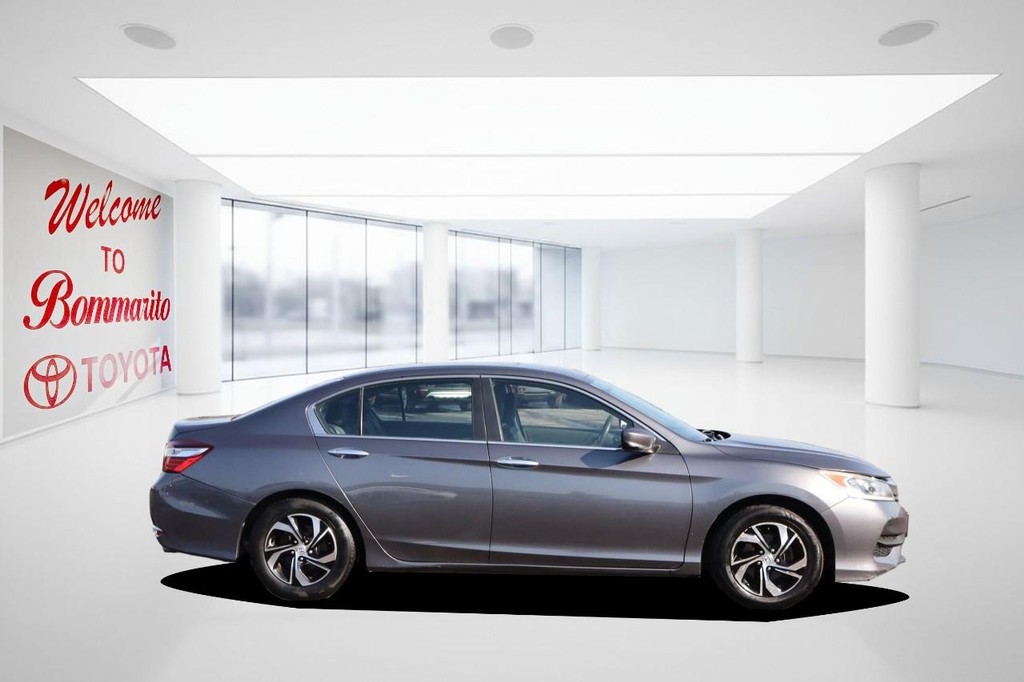 Honda Accord Sedan Vehicle Full-screen Gallery Image 5