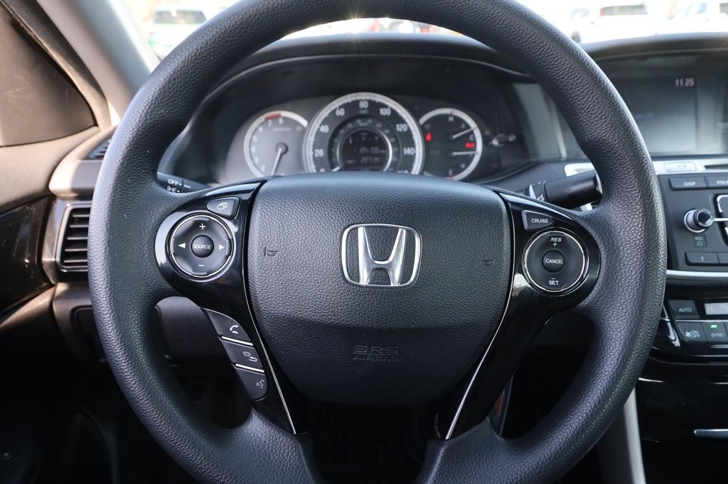 Honda Accord Sedan Vehicle Full-screen Gallery Image 10
