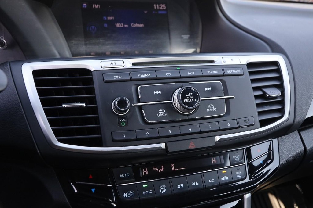 Honda Accord Sedan Vehicle Full-screen Gallery Image 15