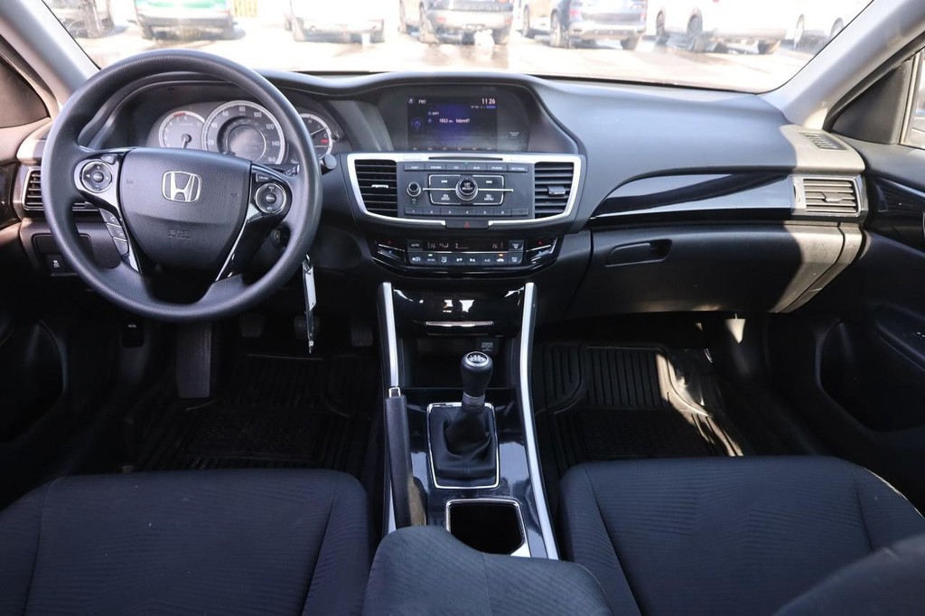 Honda Accord Sedan Vehicle Full-screen Gallery Image 17
