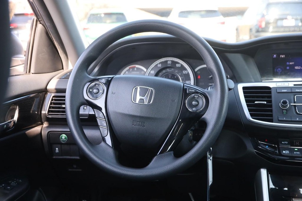 Honda Accord Sedan Vehicle Full-screen Gallery Image 19