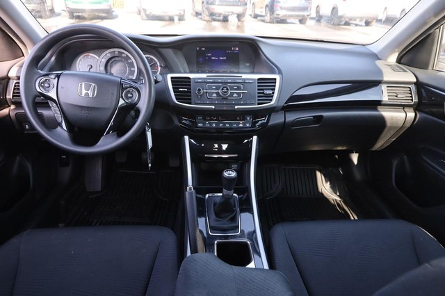 Honda Accord Sedan Vehicle Image 17